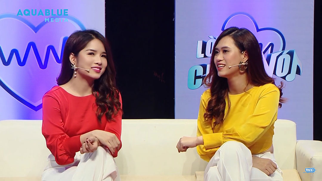 Ca sĩ Jee Trần (bên phải) - MC Quyên Quyên (bên trái)