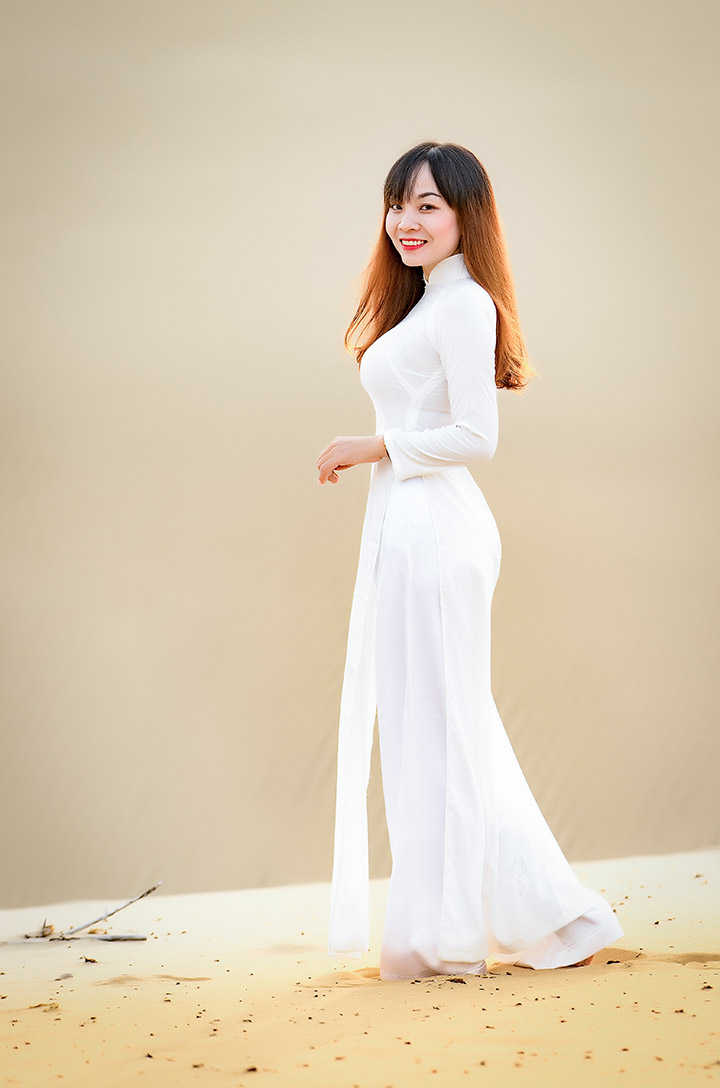Nhiếp ảnh gia Khánh Phan với tà áo dài
