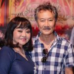 hai-doi-chong-danh-ca-huong-lan-64-tuoi-lai-mac-ao-cuoi-ă