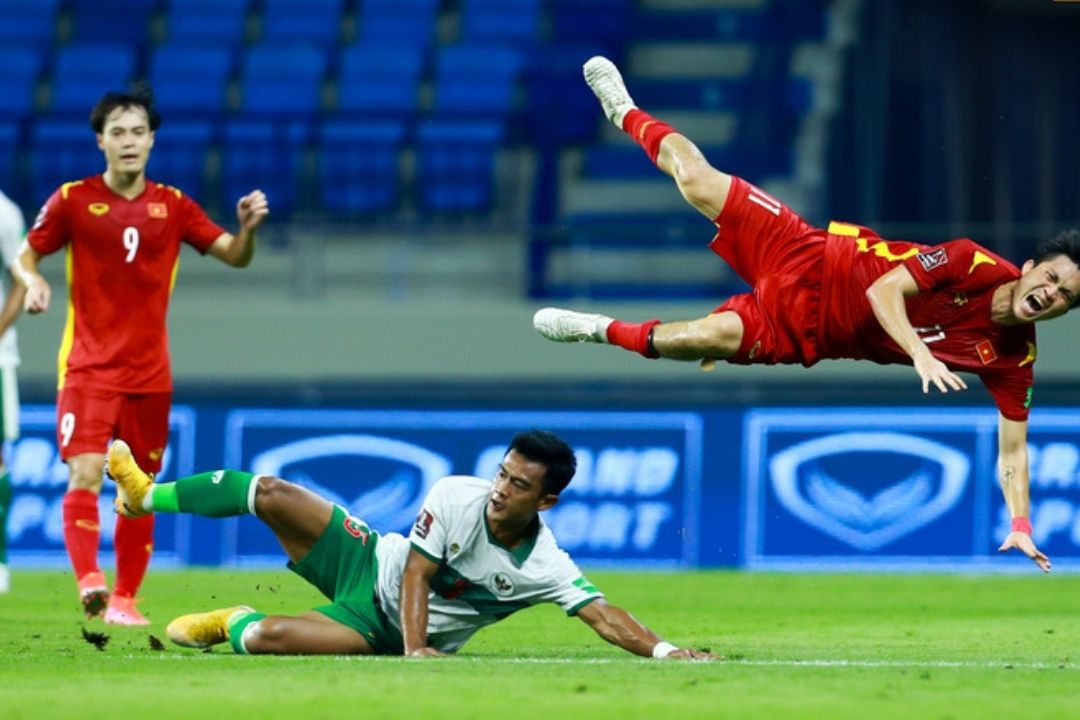 Tuấn Anh phải ra sân do pha tranh chấp "xấu" từ đội Indonesia