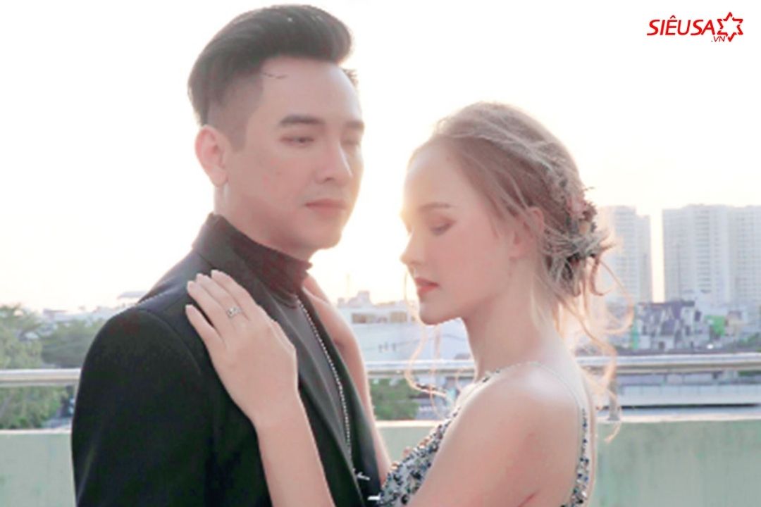 Năm 2012, Việt Quang quyết định quay trở lại sau hơn 10 năm vắng bóng