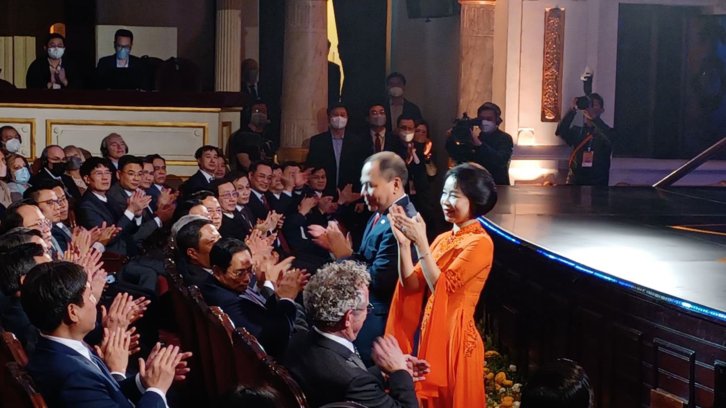 Đây là lần đầu tiên hiếm hoi bà Phạm Thu Hương xuất hiện trước công chúng với vai trò đồng sáng lập Quỹ và Giải thưởng VinFuture