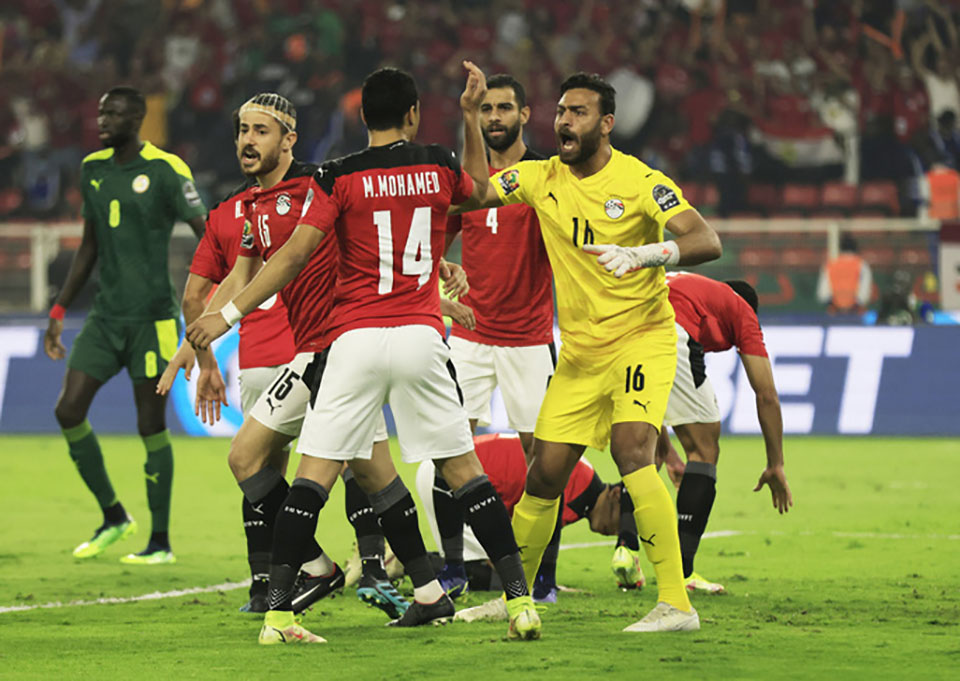 Ai Cập thoát thua từ quả phạt đền phút thứ 7