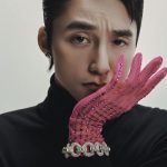 Tạo hình găng tay đỏ mà Sơn Tùng đăng tải để quảng bá cho Making My Way.